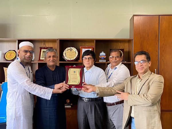 Recognition for ITD Conference 2024 Success: Crests Presented to Key Contributors